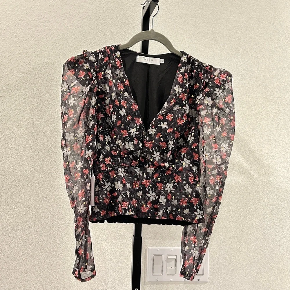 ASTR The Label Beverly Floral Puff sleeve top, Size XS, New with Tag